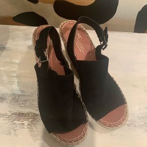 NWT TOM Wedges